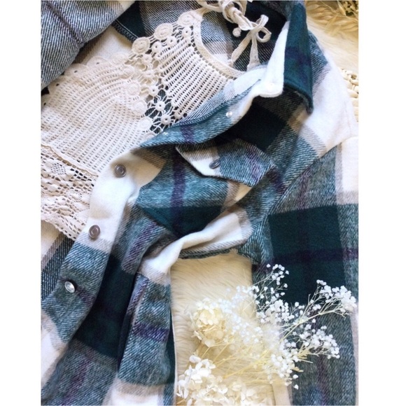 NWOT Cream & Sage Plaid Shacket - Picture 7 of 8